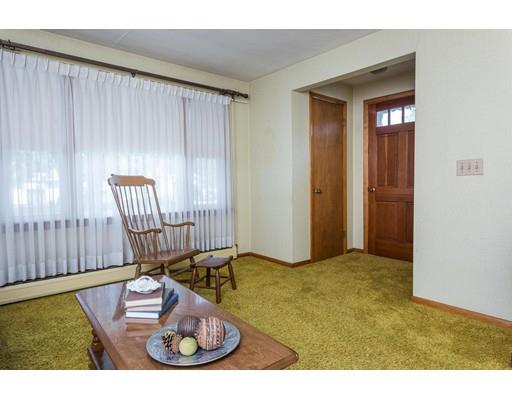 11 Sonia St, Springfield, MA 01119 photo 3