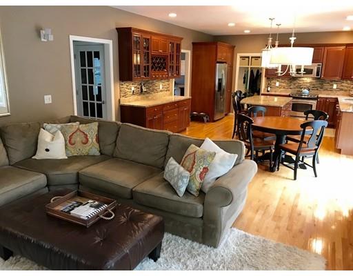 31 Paddock Dr, Plainville, MA 02762 photo 6