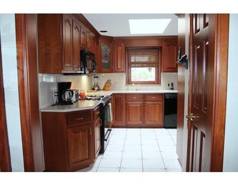 89 Calley St, Springfield, MA 01129 photo 4