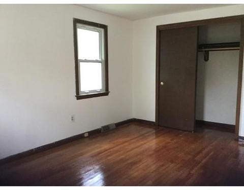 45 Leatherleaf Dr, Springfield, MA 01109 photo 5