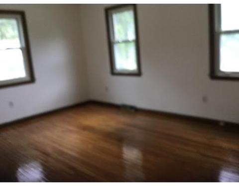 45 Leatherleaf Dr, Springfield, MA 01109 photo 2