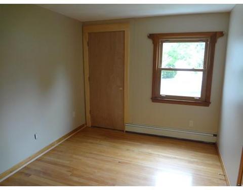 27 Bennington St, Springfield, MA 01108 photo 12