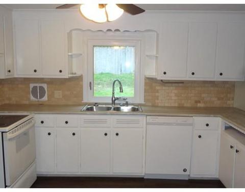 27 Bennington St, Springfield, MA 01108 photo 3