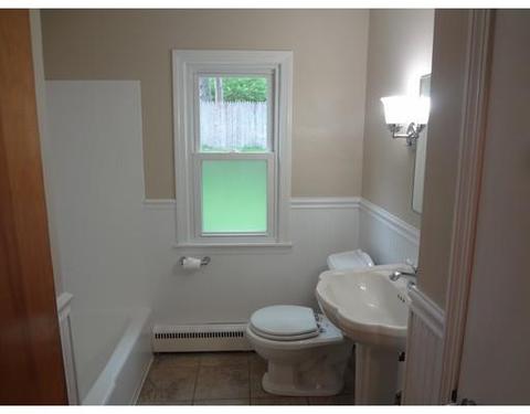 27 Bennington St, Springfield, MA 01108 photo 9