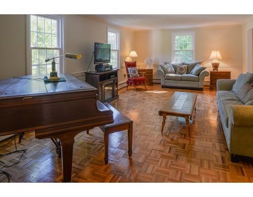4 Thaxton Rd, Beverly, MA 01915 photo 3