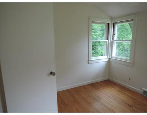 14 Weaver Rd, Springfield, MA 01107 photo 9