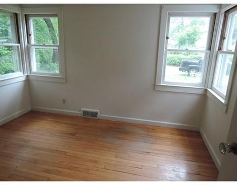 14 Weaver Rd, Springfield, MA 01107 photo 8