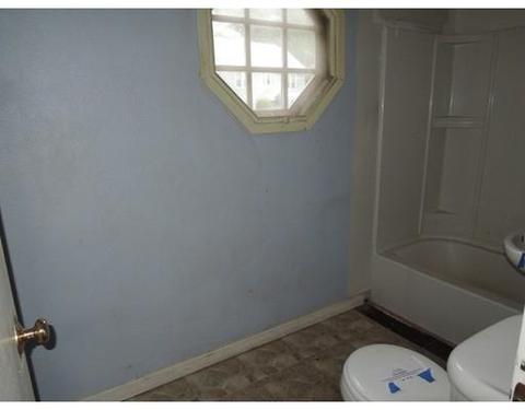 14 Weaver Rd, Springfield, MA 01107 photo 10