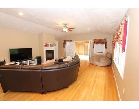 9 Falcon St, Worcester, MA 01603 photo 4