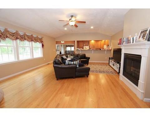 9 Falcon St, Worcester, MA 01603 photo 3