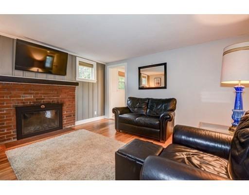 33 Fenwick St, Framingham, MA 01701 photo 3