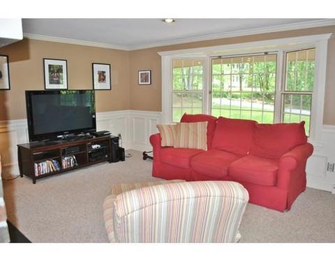 10 Apache Rd, Nashua, NH 03063 photo 5