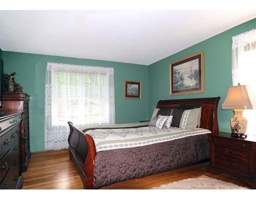 36 Loomis Dr, Chicopee, MA 01020 photo 15