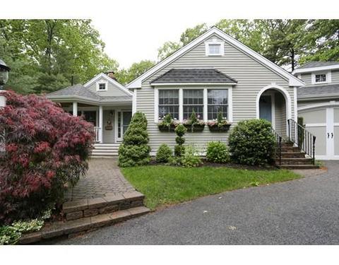 15 Laurel Cir, Needham, MA 02492 photo 2