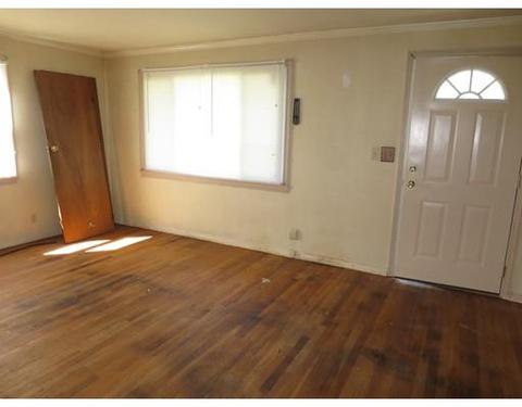 12 Ogden St, Springfield, MA 01151 photo 3