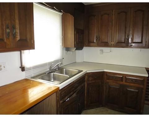 12 Ogden St, Springfield, MA 01151 photo 2