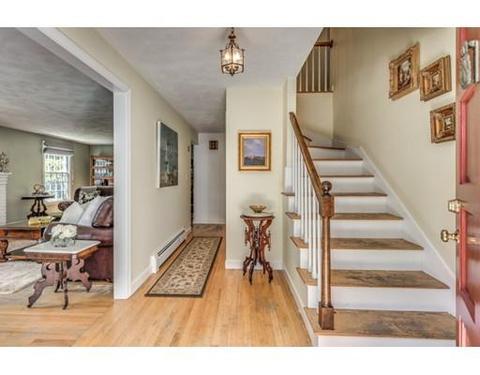 106 Red Gate Ln, Reading, MA 01867 photo 4