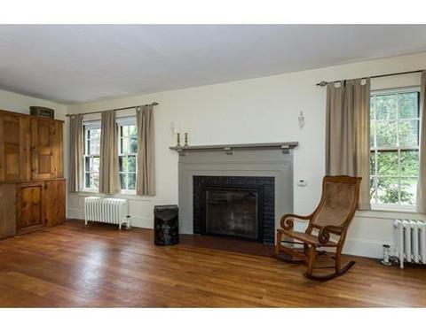 134 Cunningham St, Springfield, MA 01107 photo 3