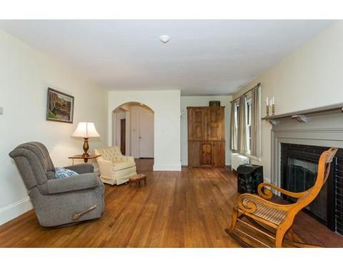 134 Cunningham St, Springfield, MA 01107 photo 2