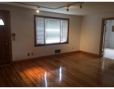 16 Franklin St, Danvers, MA 01923 photo 3