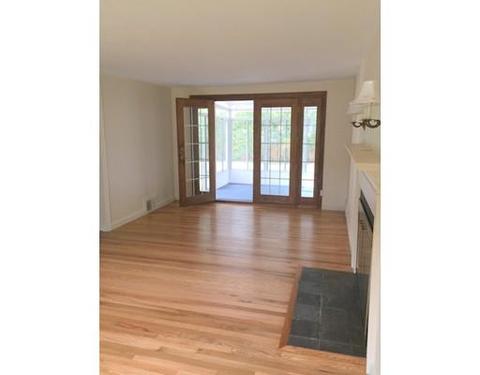 28 Buick St, Springfield, MA 01118 photo 3