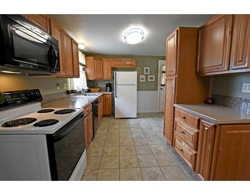 16 Gary St, Warwick, RI 02888 photo 3