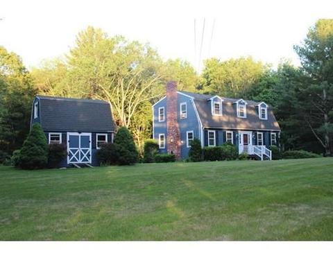 54 South St, Upton, MA 01568 photo 2