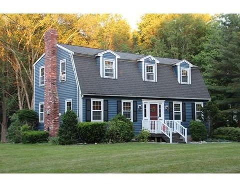 54 South St, Upton, MA 01568 photo 3