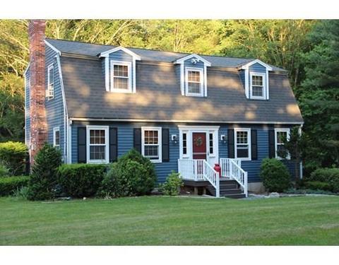 54 South St, Upton, MA 01568 photo 1