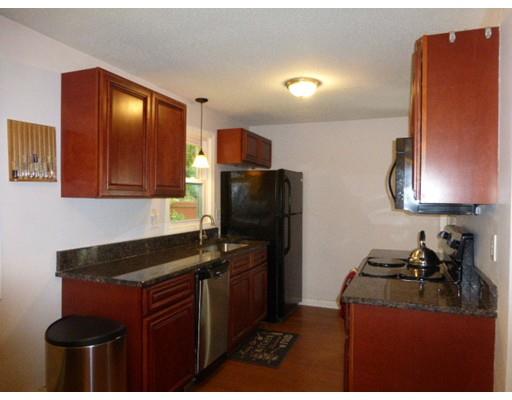 122 Ellendale Cir, Springfield, MA 01128 photo 3