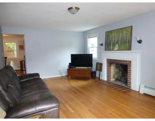 122 Ellendale Cir, Springfield, MA 01128 photo 8