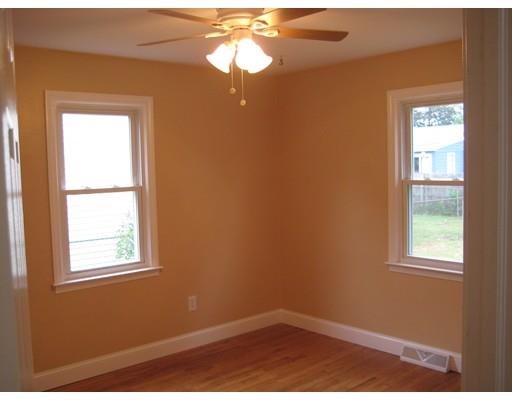 28 Canton St, Springfield, MA 01104 photo 8