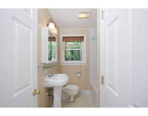 33 Algonquin St, Buzzards Bay, MA 02532 photo 11