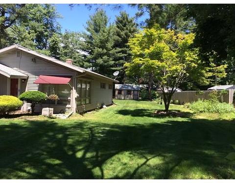 22 Lindsay Rd, Springfield, MA 01128 photo 2