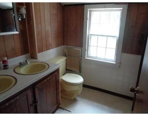 42 Lumae St, Springfield, MA 01119 photo 9