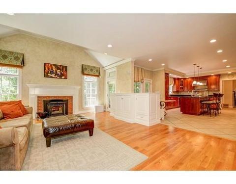 29 Prospect St, Upton, MA 01568 photo 13