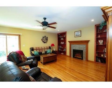 98 Carr St, Springfield, MA 01118 photo 9