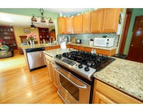 98 Carr St, Springfield, MA 01118 photo 19