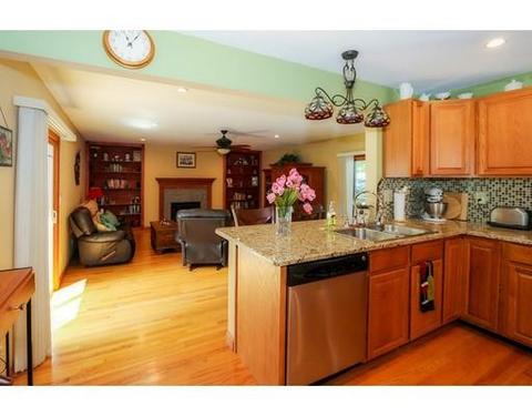 98 Carr St, Springfield, MA 01118 photo 14
