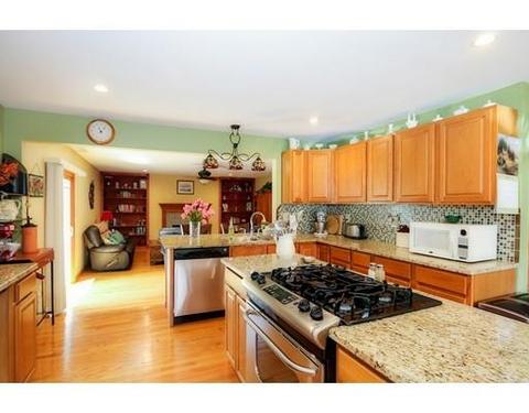 98 Carr St, Springfield, MA 01118 photo 15