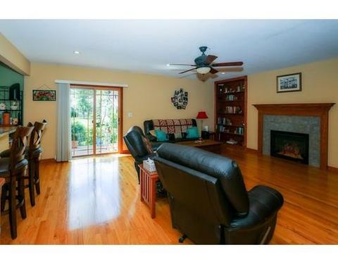 98 Carr St, Springfield, MA 01118 photo 12