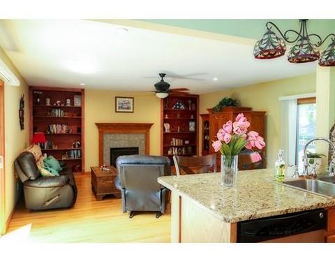 98 Carr St, Springfield, MA 01118 photo 13