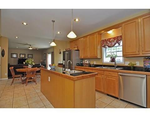 415 Canedy St, Fall River, MA 02720 photo 5