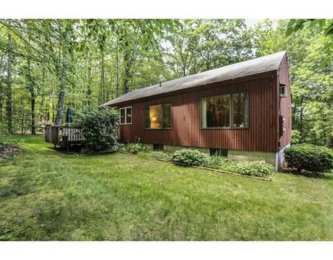 19 Redfield Cir, Derry, NH 03038 photo 1