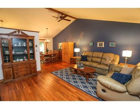 19 Redfield Cir, Derry, NH 03038 photo 2