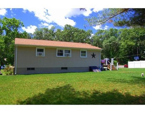 33 Loomis Ct, Chicopee, MA 01020 photo 9