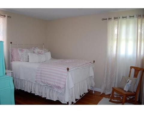 33 Loomis Ct, Chicopee, MA 01020 photo 22