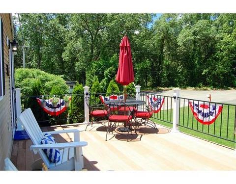 33 Loomis Ct, Chicopee, MA 01020 photo 4