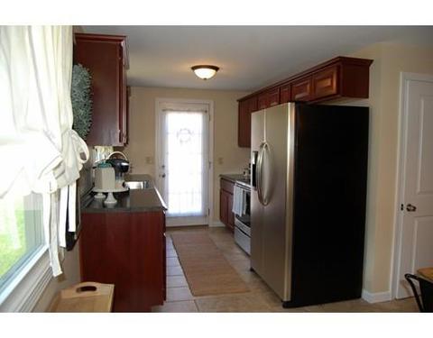 33 Loomis Ct, Chicopee, MA 01020 photo 13