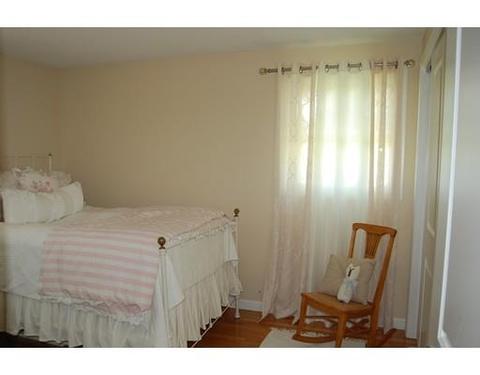 33 Loomis Ct, Chicopee, MA 01020 photo 23